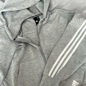 🤍ADIDAS SHORT GREY ZIP UP HOODIE🤍 SIZE XS